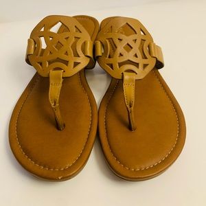 Michael Shannon tan flip flops size 9